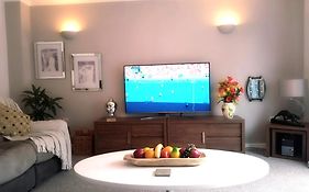 Ludlow Mews Town House With Free Parking